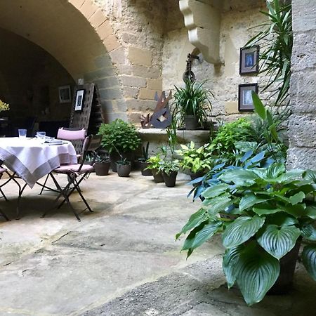 Monte Arena Bed and Breakfast Montaren-et-Saint-Médiers Exteriör bild