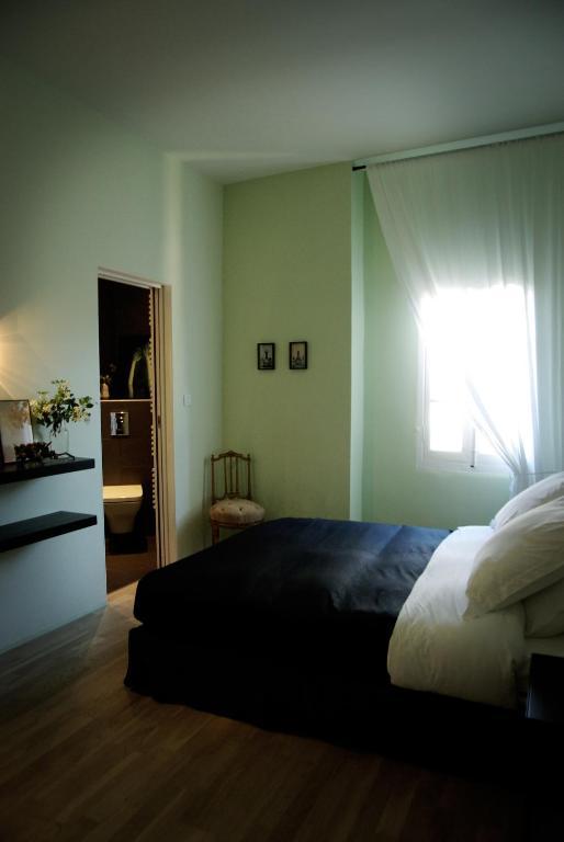 Monte Arena Bed and Breakfast Montaren-et-Saint-Médiers Rum bild