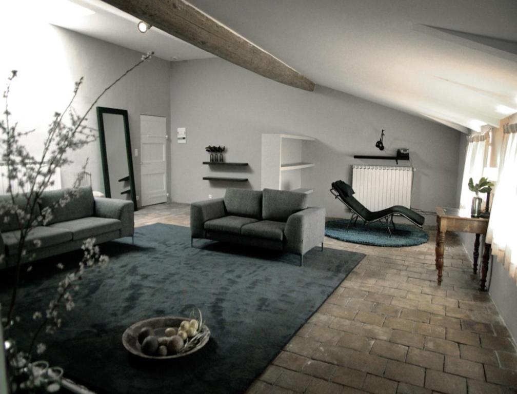 Monte Arena Bed and Breakfast Montaren-et-Saint-Médiers Exteriör bild