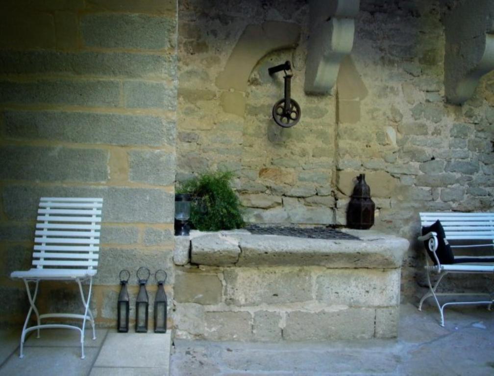 Monte Arena Bed and Breakfast Montaren-et-Saint-Médiers Exteriör bild