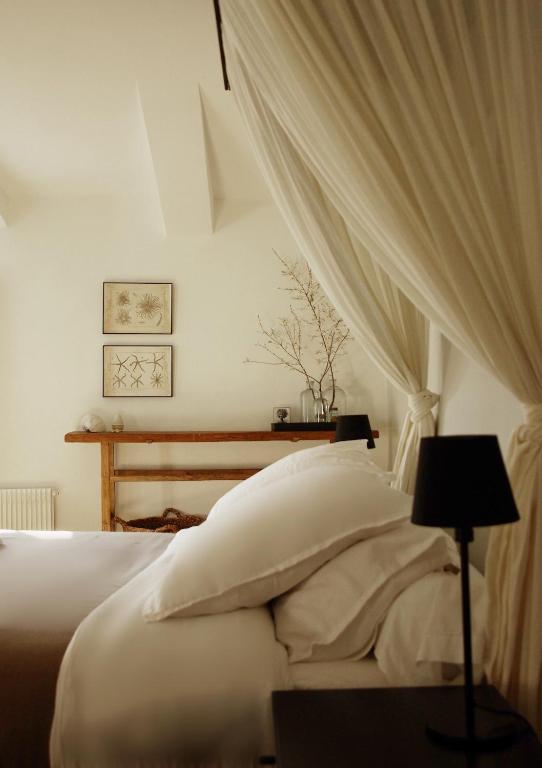 Monte Arena Bed and Breakfast Montaren-et-Saint-Médiers Exteriör bild