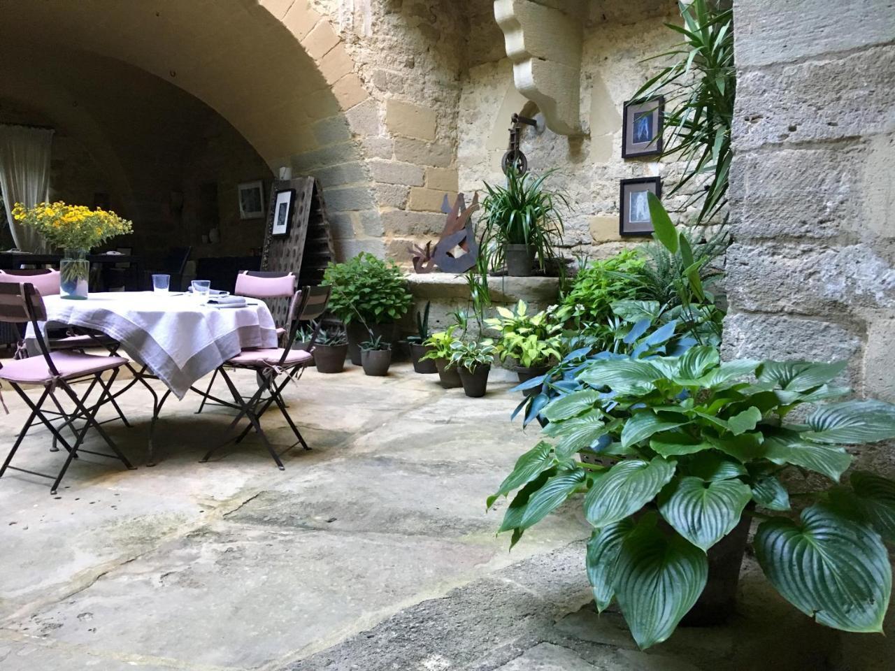 Monte Arena Bed and Breakfast Montaren-et-Saint-Médiers Exteriör bild