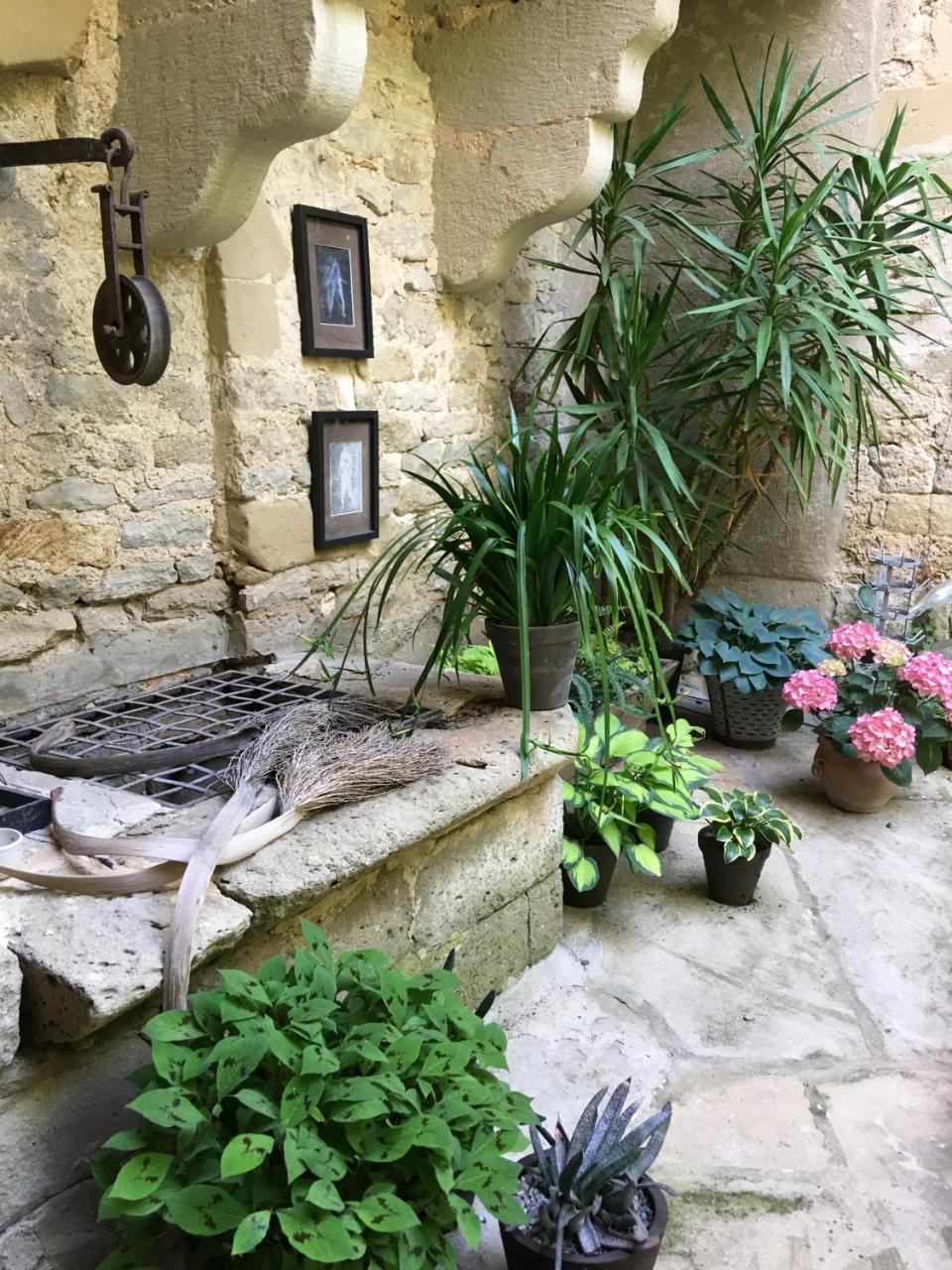 Monte Arena Bed and Breakfast Montaren-et-Saint-Médiers Exteriör bild